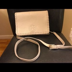 tory buch crossbody with gold chain strap